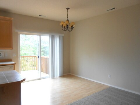 Building Photo - Southridge High area 3bd, 2.5ba TH. Attchd...