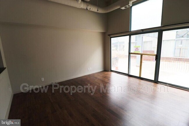 Building Photo - 3 N Christopher Columbus Blvd