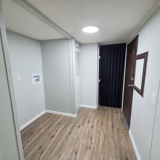 Building Photo - 93 Deerwood Park