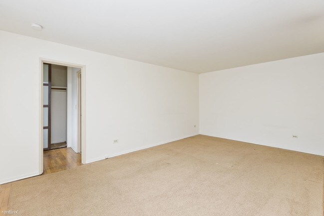 Building Photo - Studio, 1 bath  - 426 W Barry Ave 311
