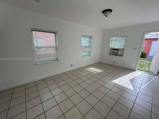 Foto del edificio - 2316 Madison St