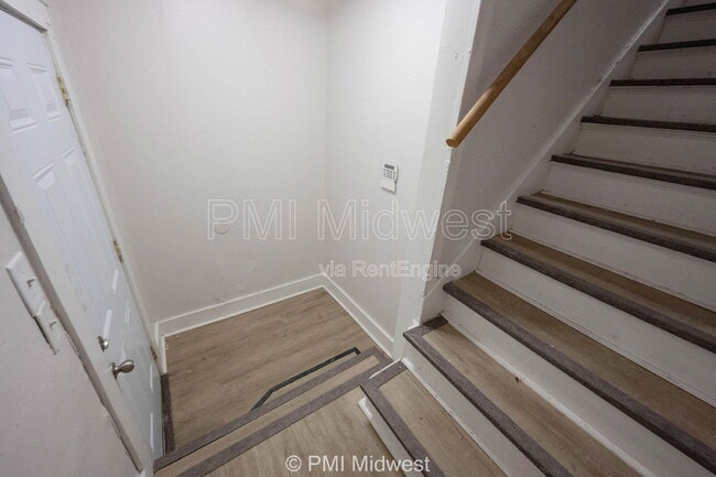 Building Photo - 2211 E New York St