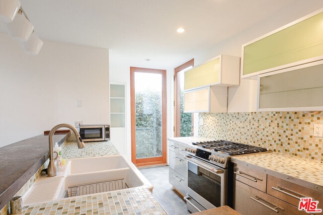 Building Photo - 834 Indiana Ave