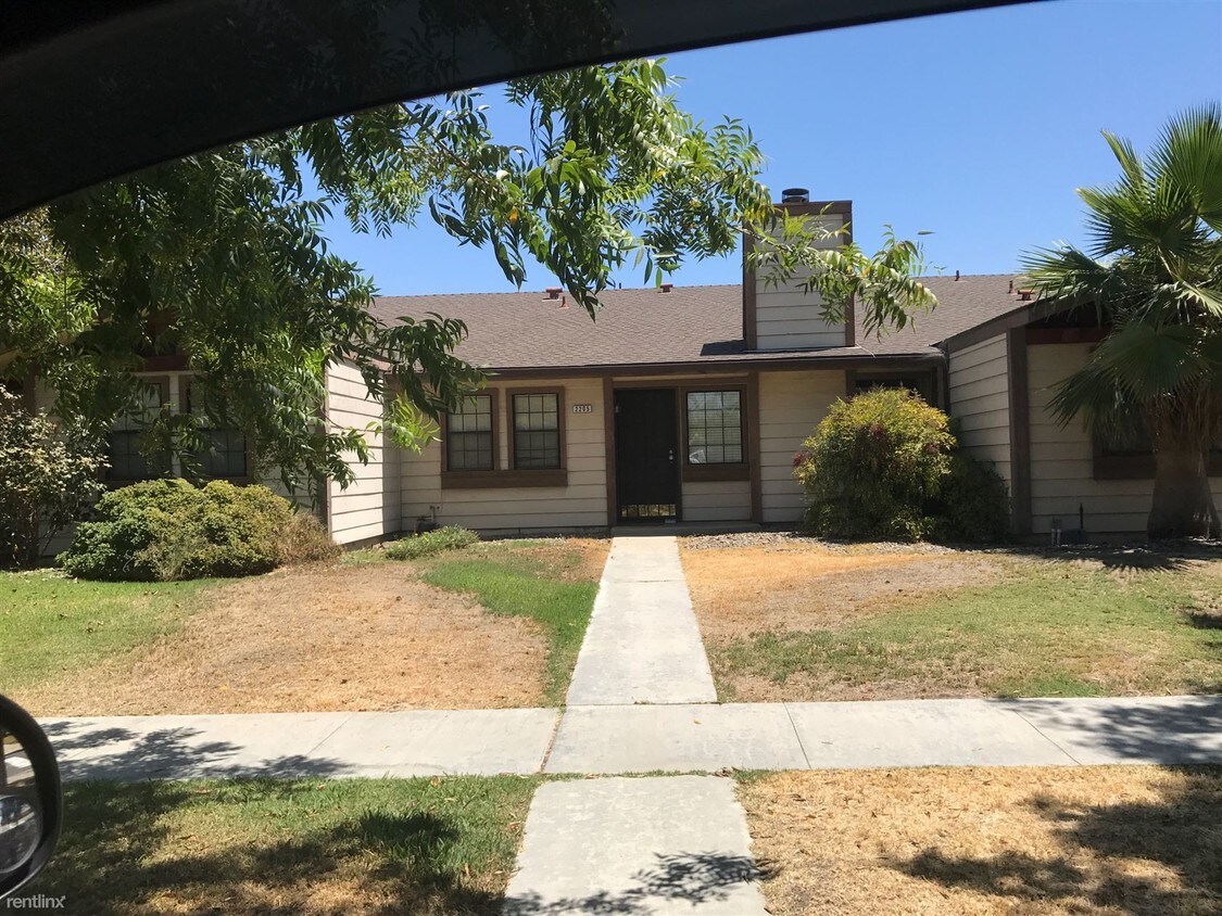 2 br, 1 bath House 2205 N 10th Ave House for Rent in Hanford, CA