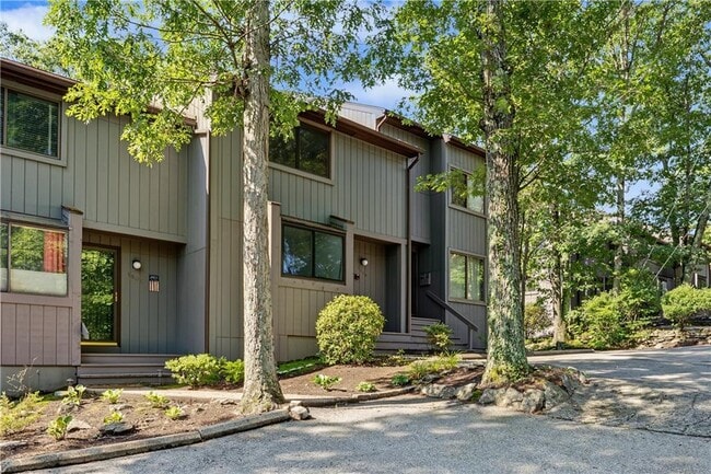 Building Photo - 7 Wake Robin Rd