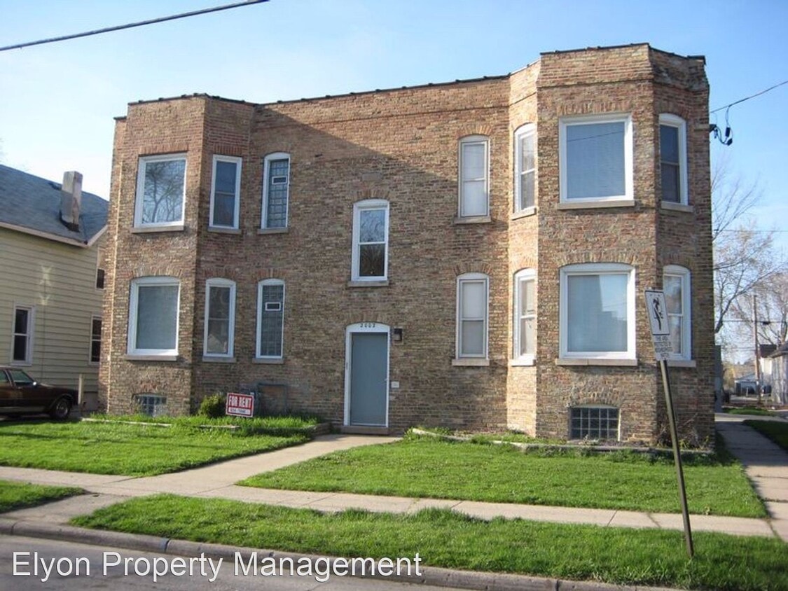 2002 57th St, Kenosha, WI 53140 Apartment for Rent in Kenosha, WI