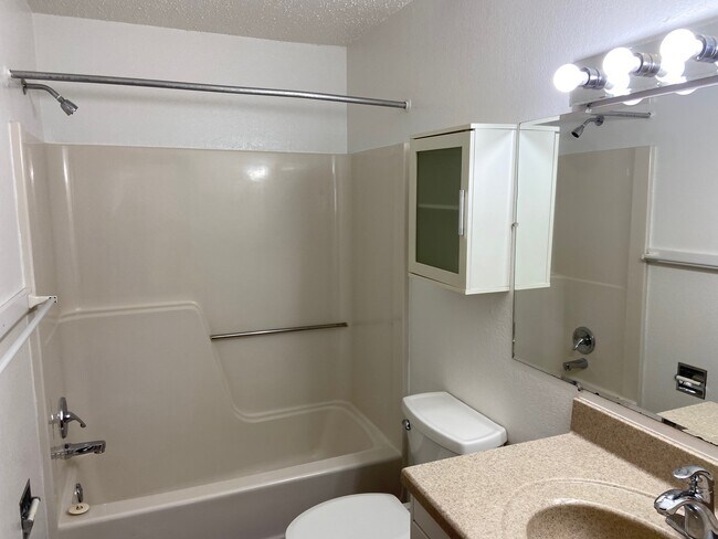 Foto del edificio - 1720 N Grandview Ln