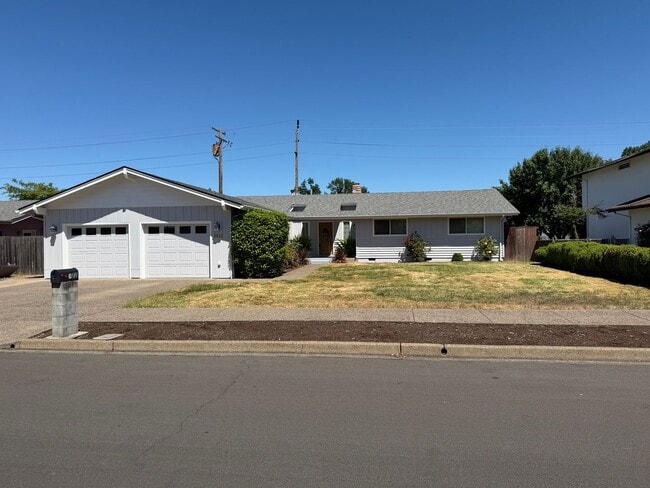 Large updated 4 bedroom, 2 bathroom home in Springfield! - Large updated 4 bedroom, 2 bathroom home in Springfield!