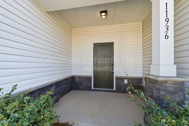 Building Photo - 11936 Basking Dr