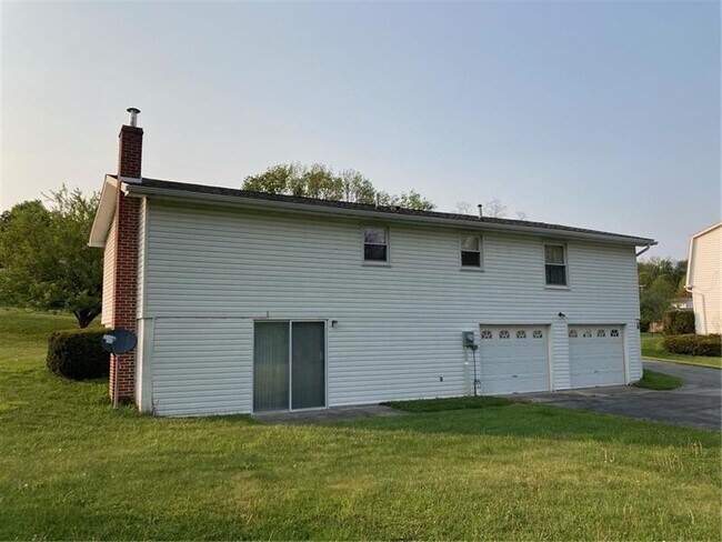 Building Photo - 325 Owen Dr