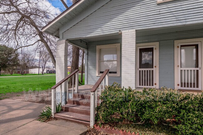 Building Photo - 254 S Railroad St