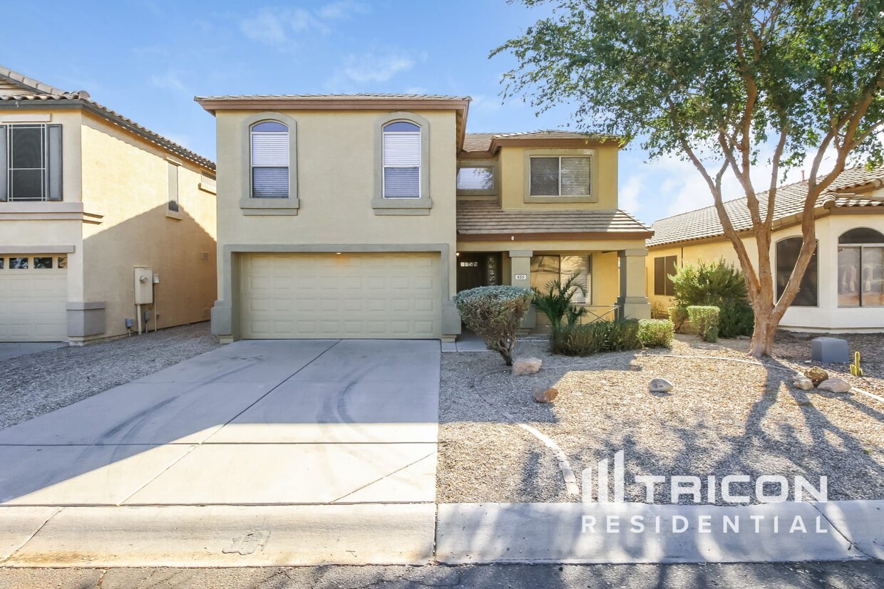 Foto principal - 655 E Lovegrass Dr