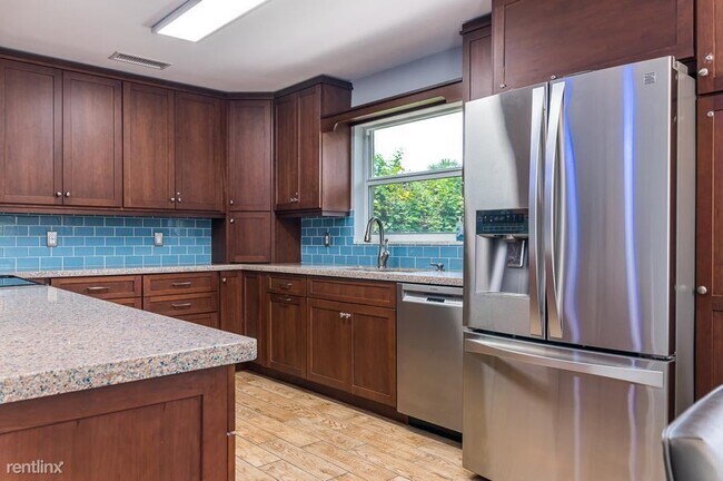 Foto del edificio - 5 br, 3 bath House - 264 NW 47th Pl 264 NW...