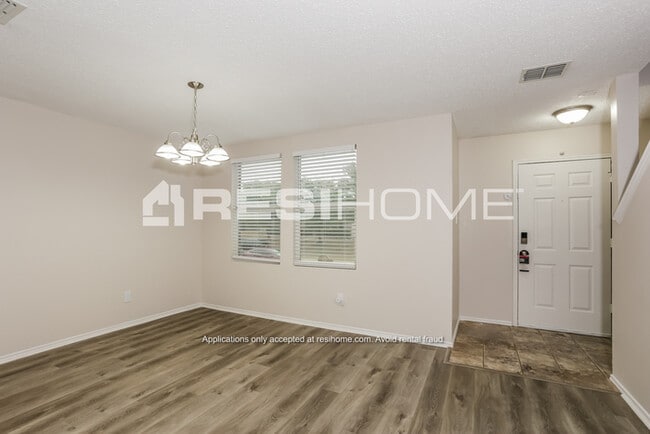 Building Photo - 1415 Honey Bee Lane