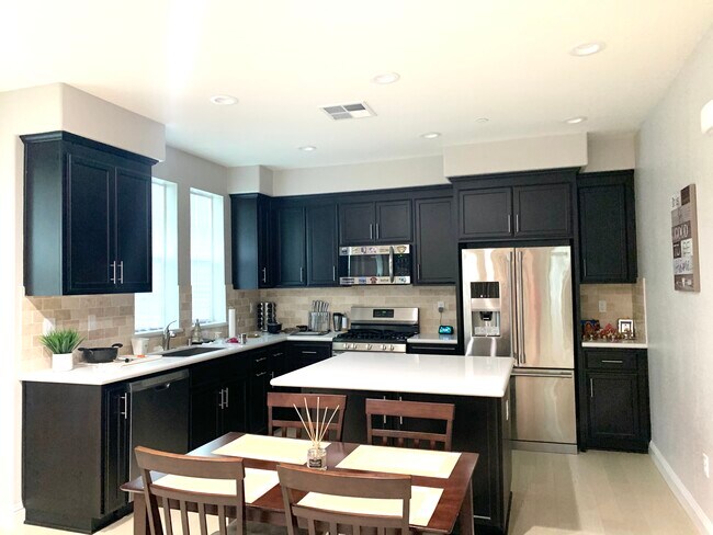 Foto del edificio - 1528 Coffee Berry Ln