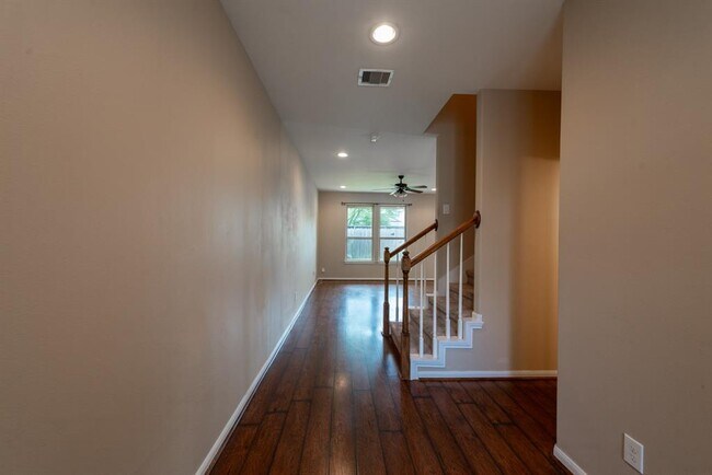 Foto del edificio - 17035 Wilthorne Gardens Ct