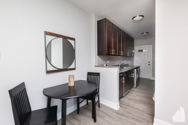 Foto del edificio - 713 West Brompton-GDNN