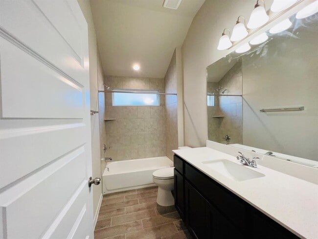 Building Photo - 200 Living Reef Dr