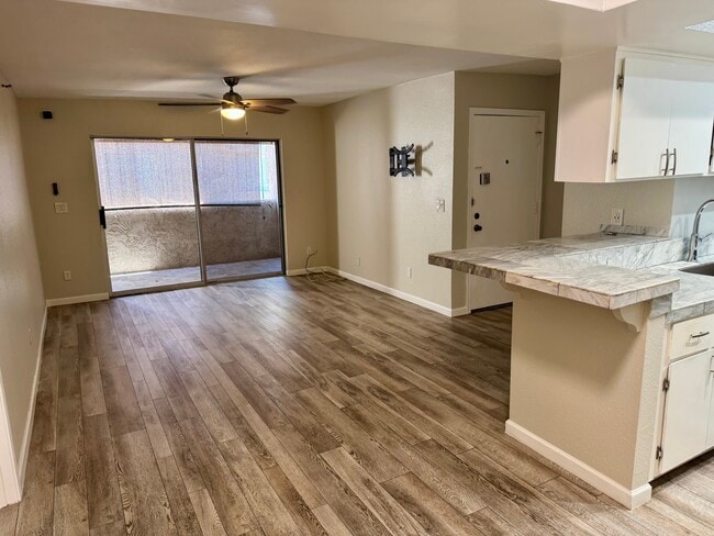 Building Photo - 4554 E Paradise Village Pky N