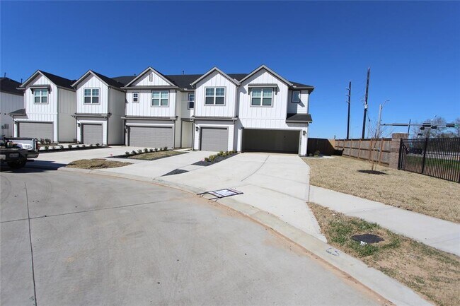 Building Photo - 27802 Western Crk Ct