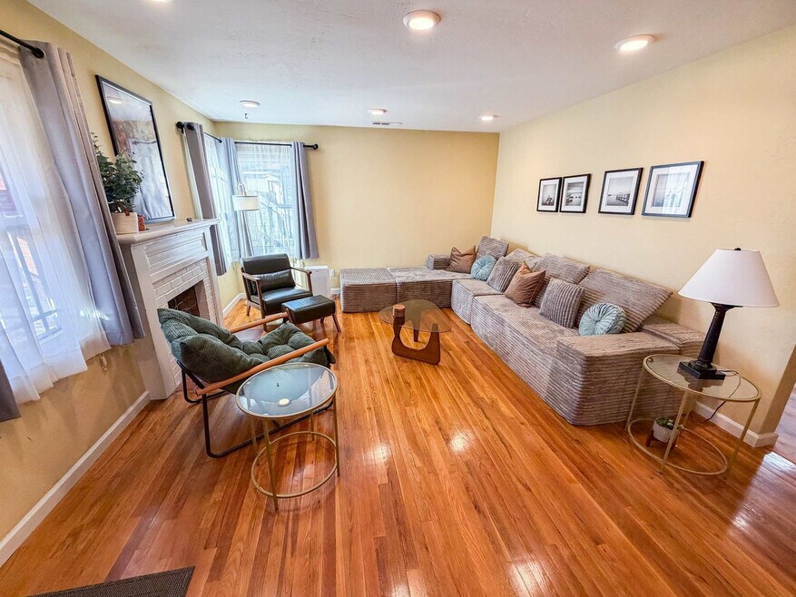 16018 Windsor Dr