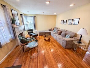 Building Photo - 16018 Windsor Dr