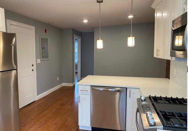 Building Photo - 40 Chelsea St