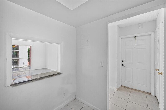 Foto del edificio - 660 Tennis Club Dr