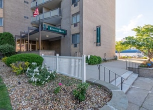 Building Photo - 1025 Hancock St