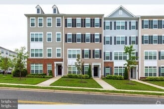 Building Photo - 3009 Chesapeake Dr