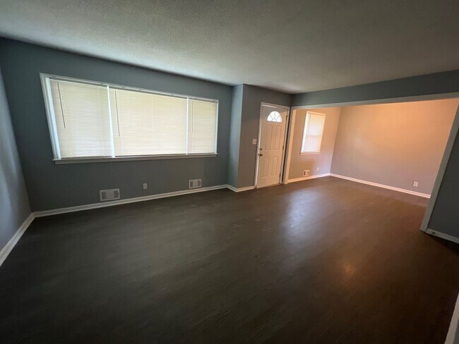 Foto del edificio - Move in Ready 3 bedrooms and 1.5 bathrooms!