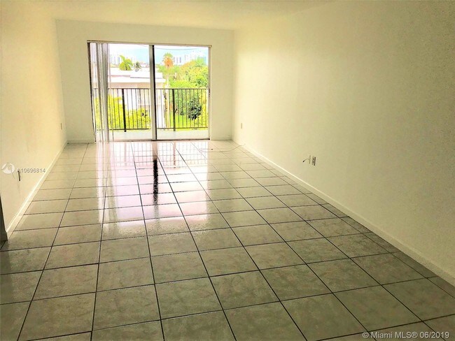 Building Photo - 1975 Normandy Dr