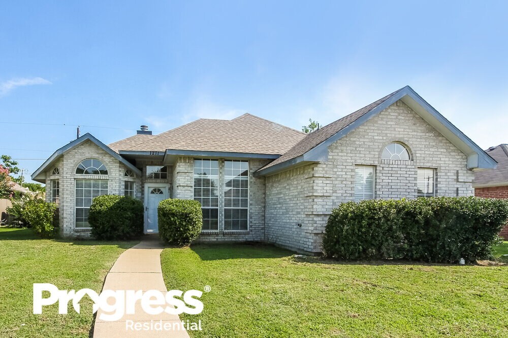 Primary Photo - 1211 Old Knoll Dr