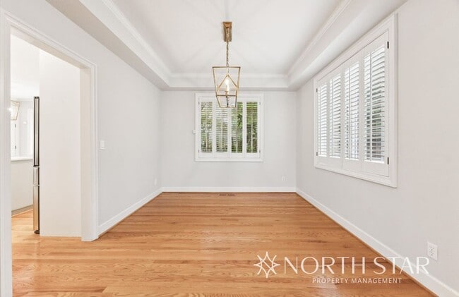 Building Photo - Beautiful Home Near Westlake Park
