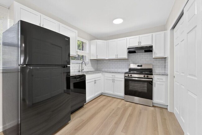 Building Photo - 1565 Vilardo Ln