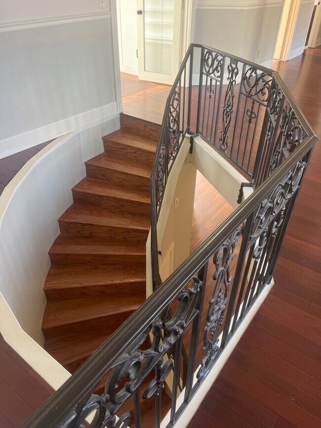Building Photo - 2982 Rosedale Terrace