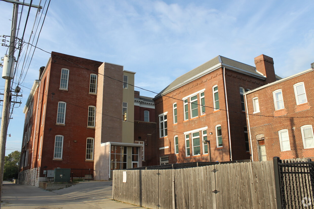 Foto del edificio - Irving School Apartments