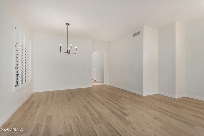 Foto del edificio - 925 W San Marcos Dr
