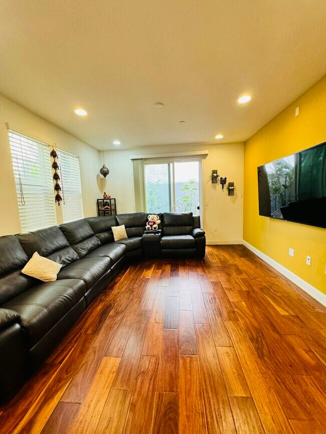 Building Photo - 3166 Vittoria Loop