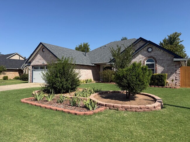 Foto del edificio - Corner-lot home in the desirable Cooper Creek