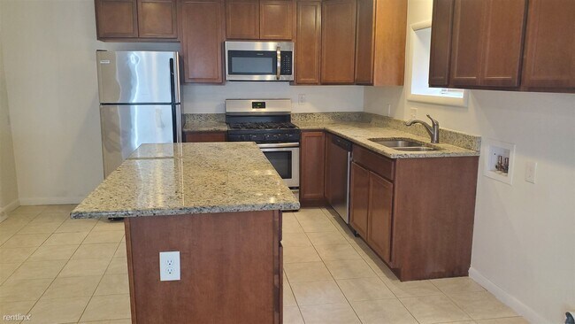 Foto del edificio - 3 br, 1.5 bath Duplex - 1600 Tabor St a