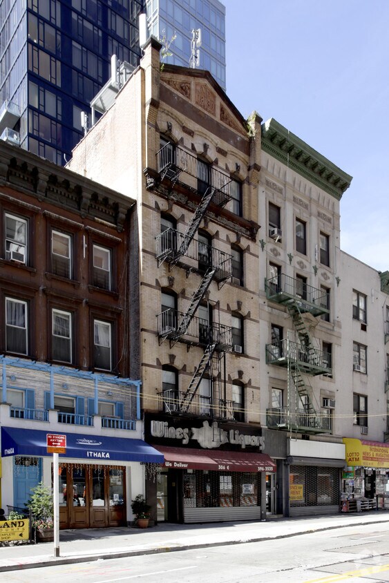 Building Photo - 306 E 86th St