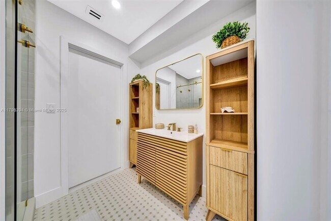 Building Photo - 129 Nautilus Dr