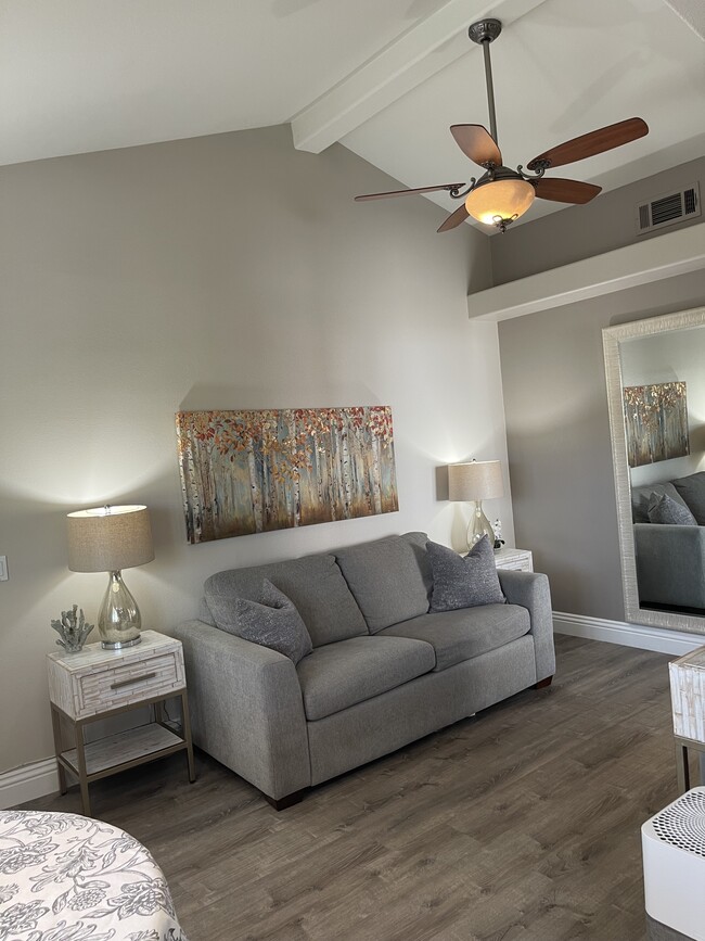Building Photo - 14392 Four Winds Dr