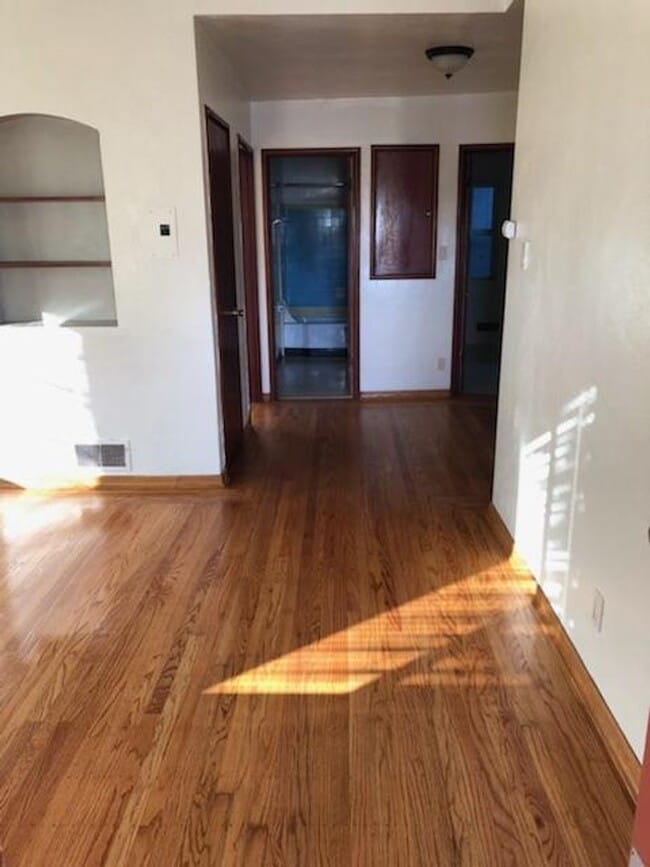 Building Photo - One-bedroom apartment in North Berkeley be...