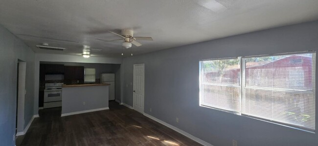 Foto del edificio - 2/1 Home Located within 1 minute from I-275