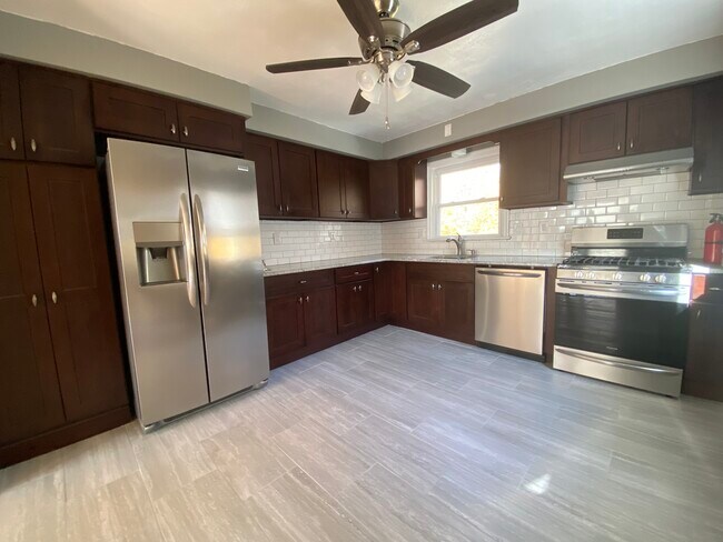 Foto del edificio - 1471 Gregory Ave