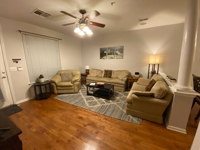 Foto del edificio - 1043 Sycamore Green Pl