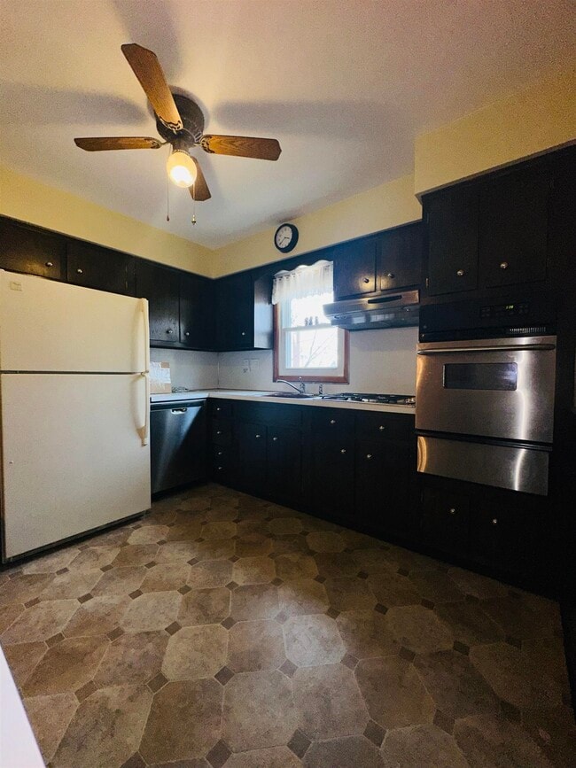 Building Photo - 929 Avenue C