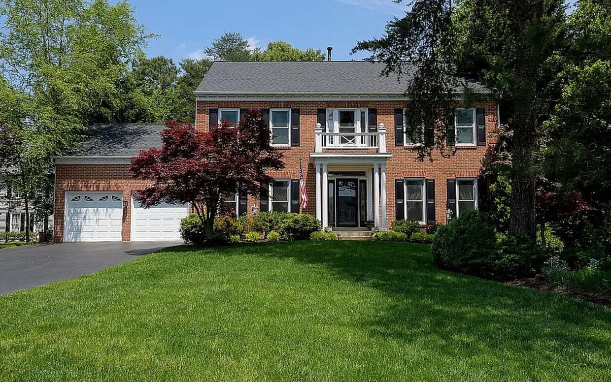 Primary Photo - Fantastic on Fordham, 5 bed + 3.5 Bath Tot...